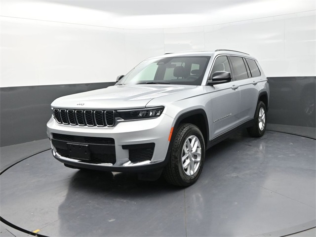 2025 Jeep Grand Cherokee Laredo X photo 3