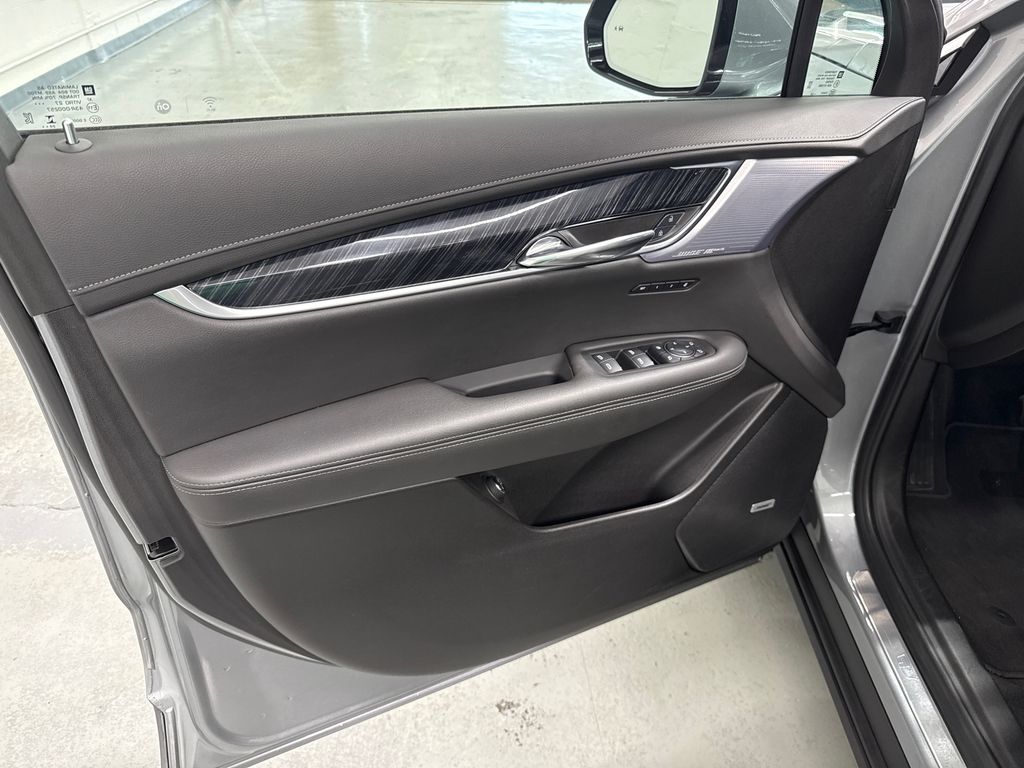 2025 Cadillac XT6 Premium Luxury photo 12