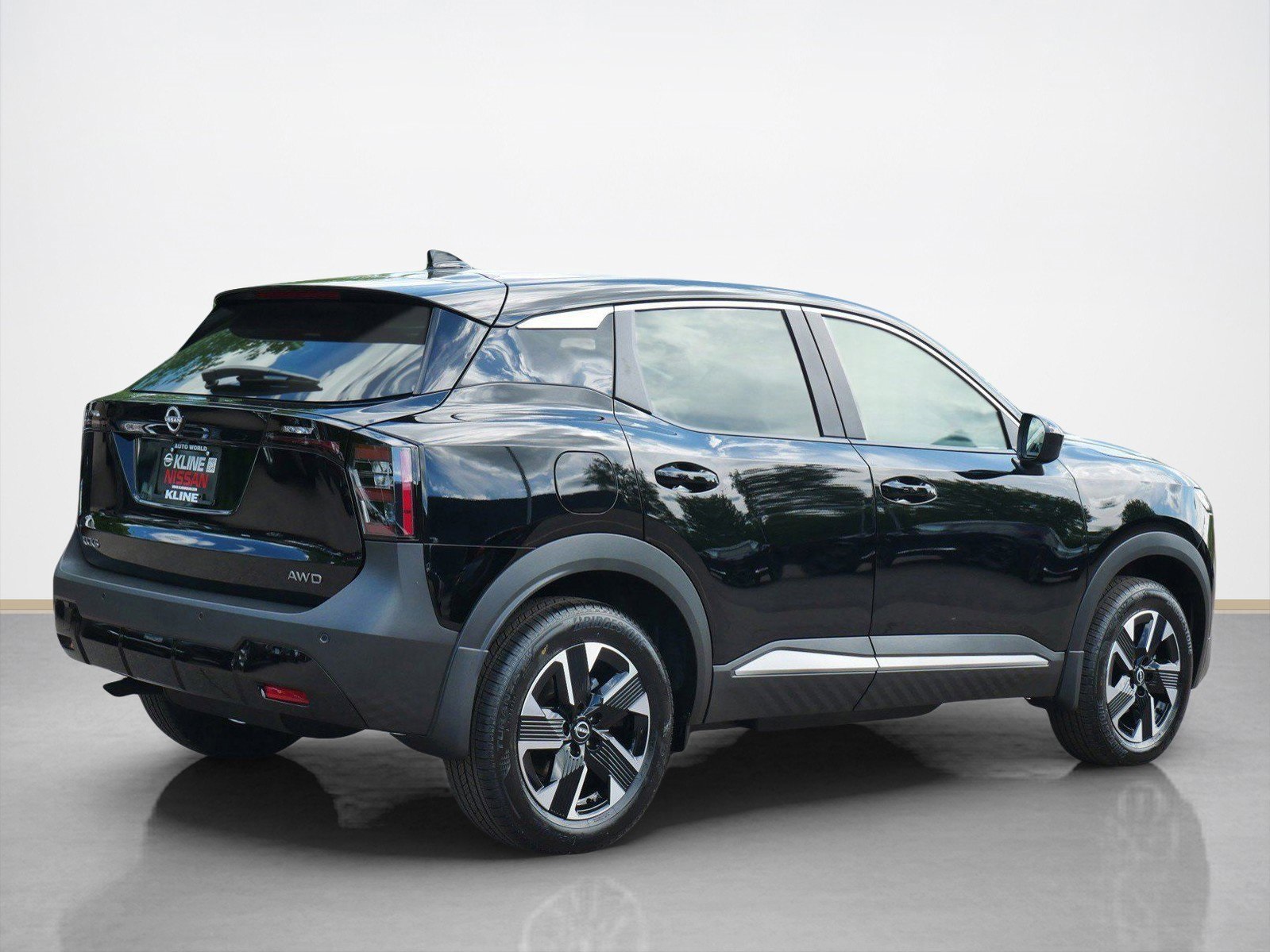 2025 Nissan Kicks SV photo 2