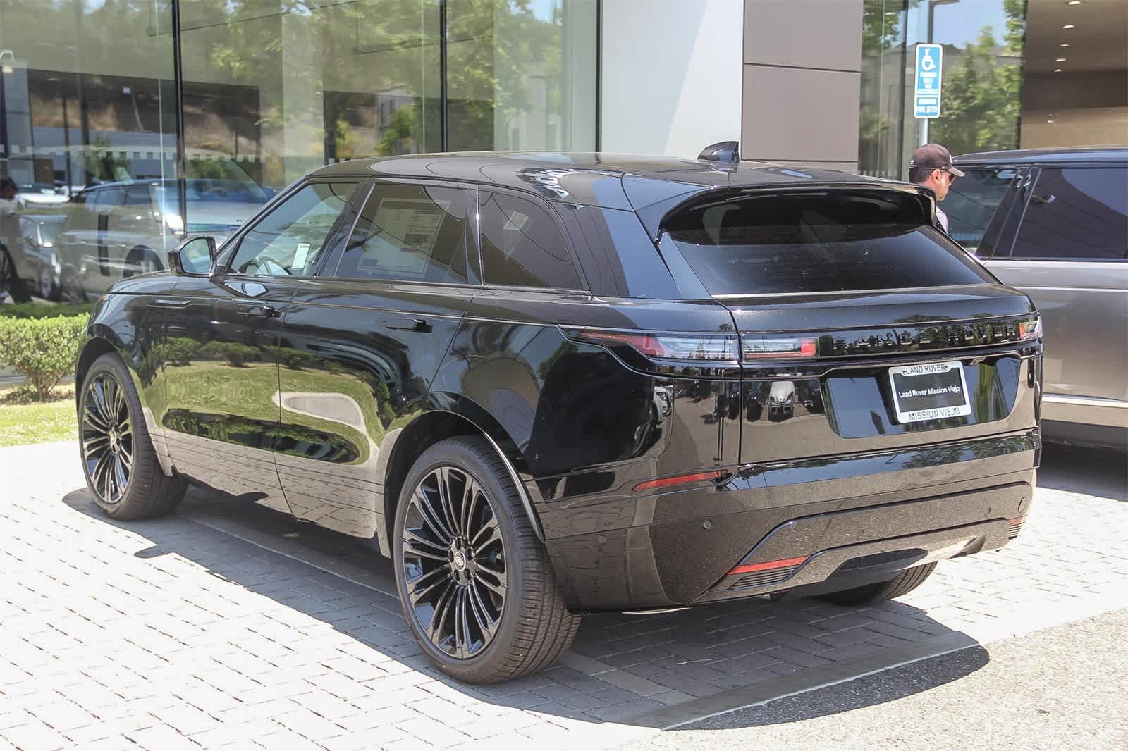 2026 Land Rover Range Rover Velar SE photo 4