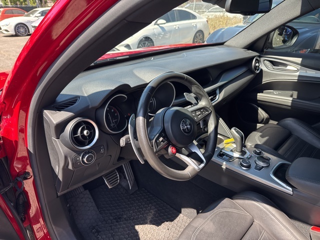 2022 Alfa Romeo Stelvio Ti photo 6