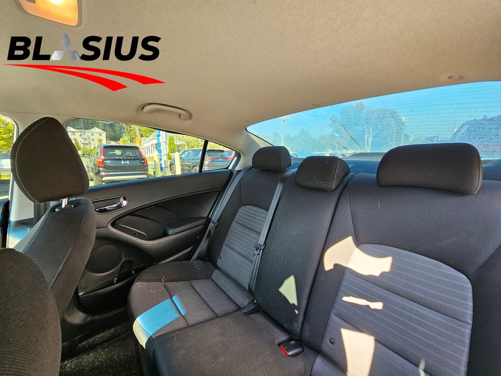 2017 Kia Forte S photo 14