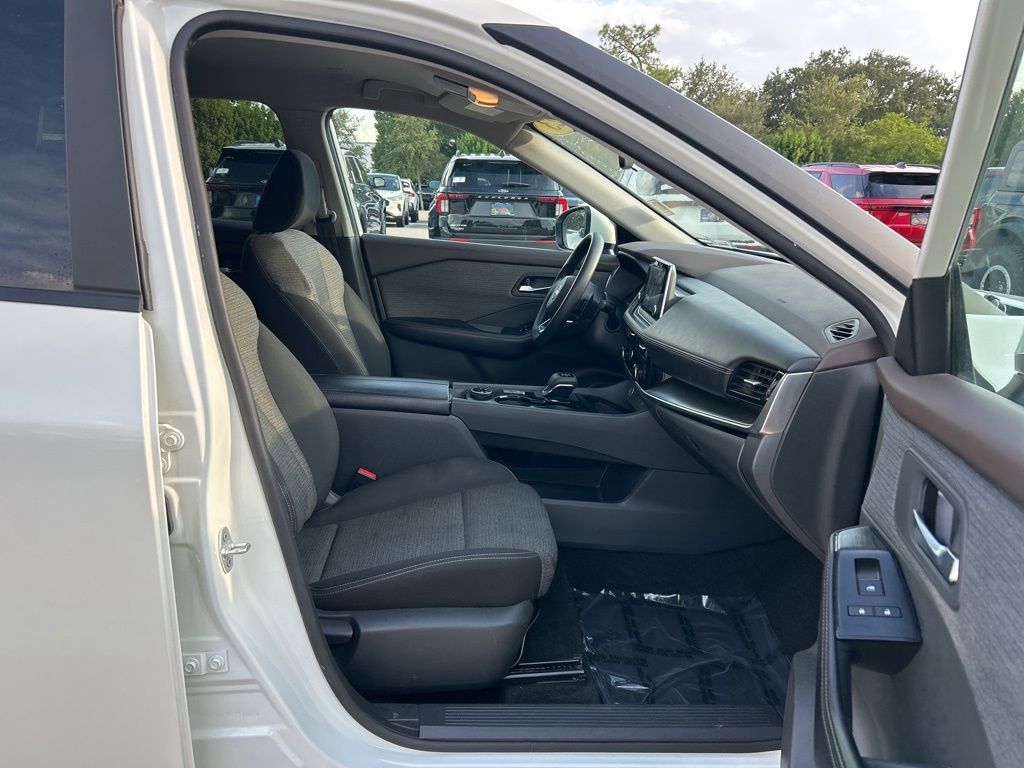 2023 Nissan Rogue SV photo 33