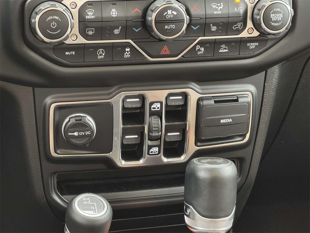 2021 Jeep Wrangler Unlimited Sahara photo 14