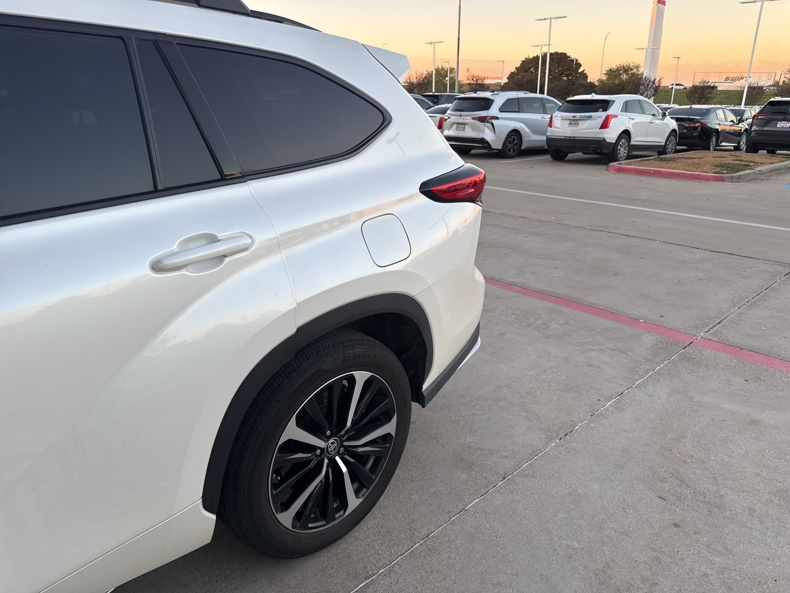 2021 Toyota Highlander XSE photo 3