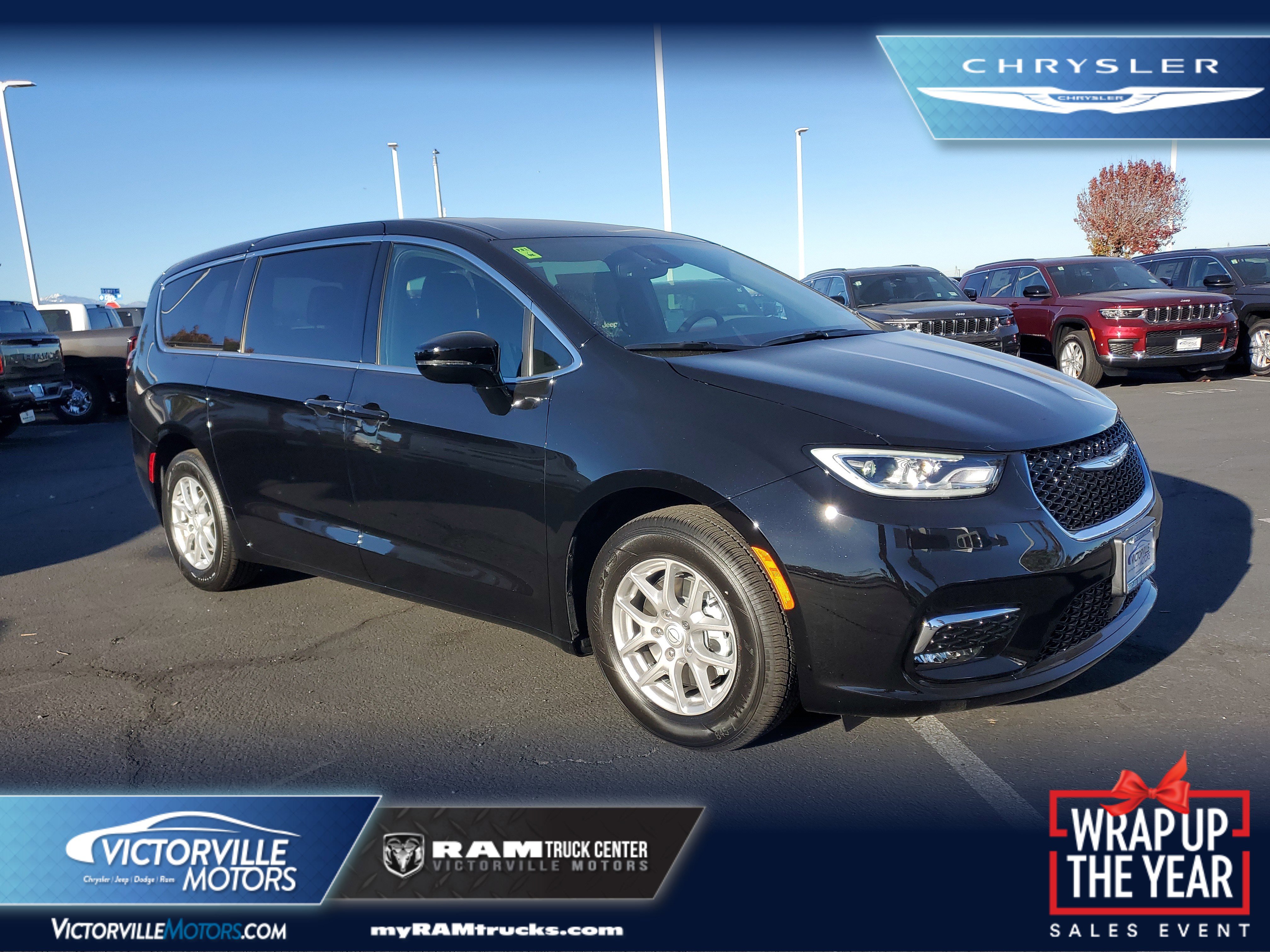 2026 Chrysler Pacifica Select's photo