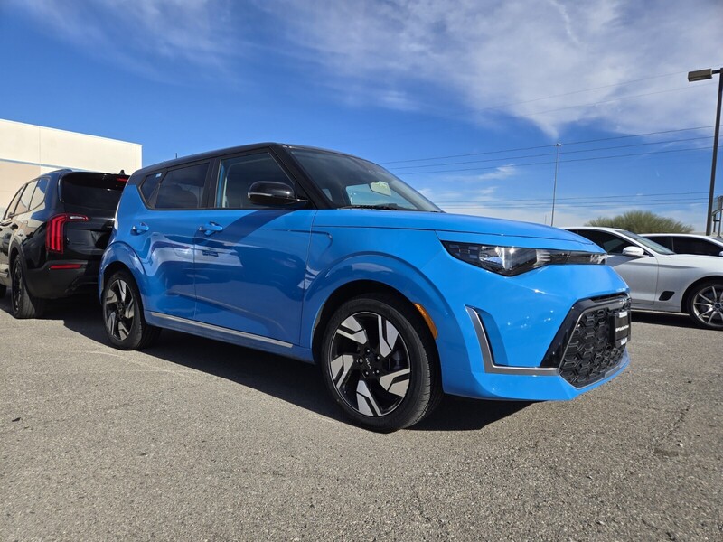 2023 Kia Soul GT-Line photo 2