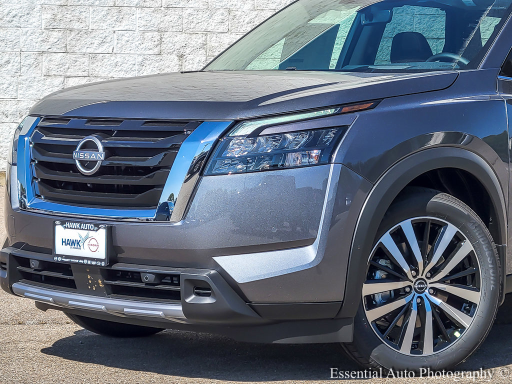 2025 Nissan Pathfinder Platinum photo 2