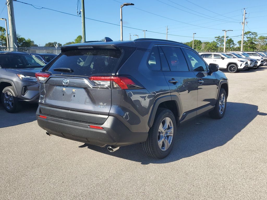 2025 Toyota RAV4 Hybrid XLE photo 5