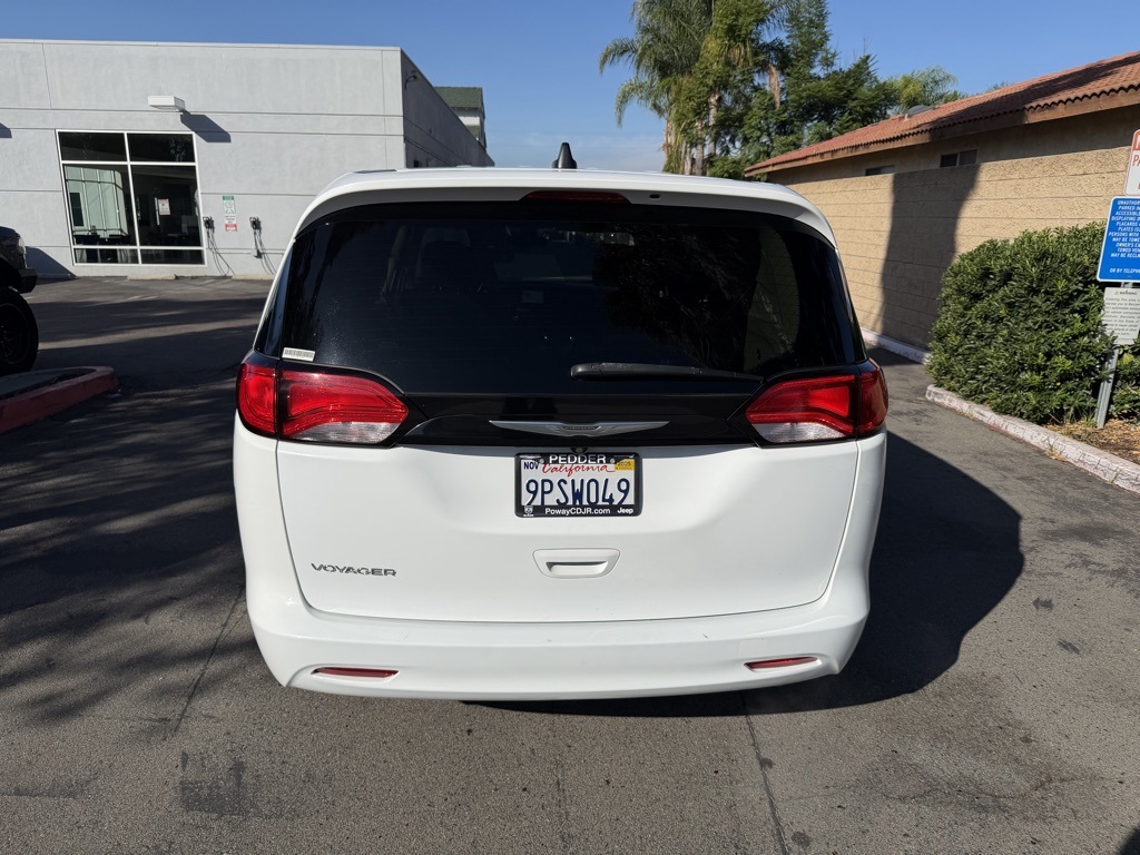 Used 2022 White Chrysler LX image 5