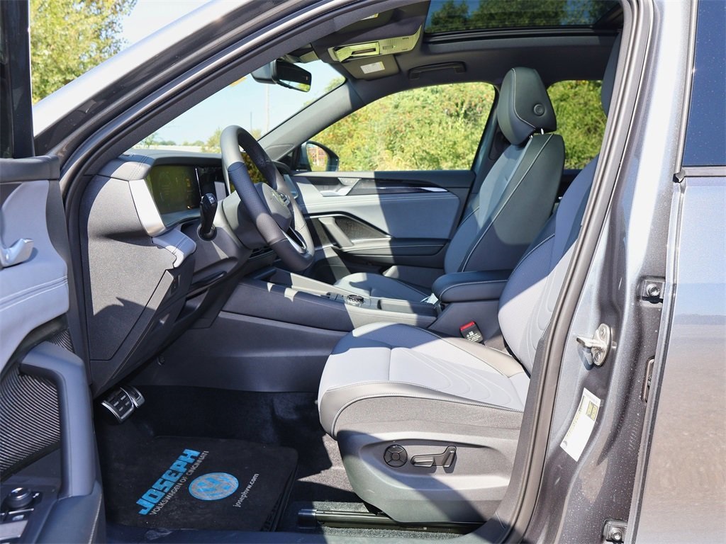 2025 Volkswagen Tiguan SE R-Line Black photo 11