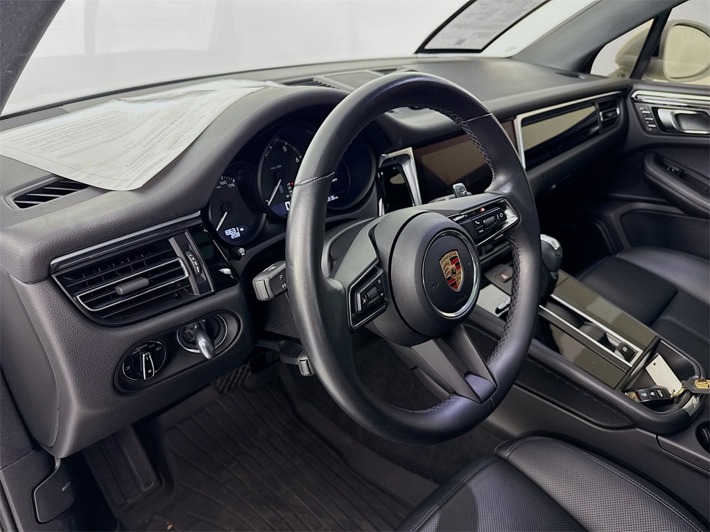 2024 Porsche Macan photo 4