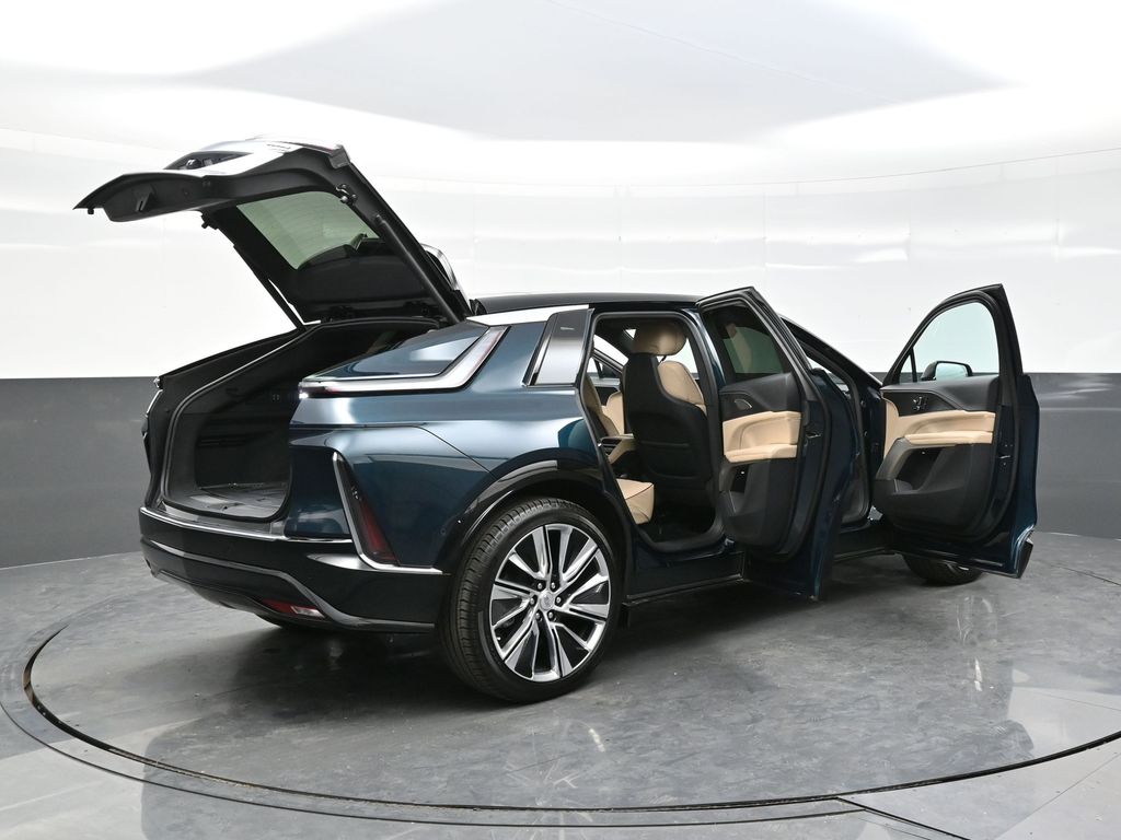 2025 Cadillac Lyriq Luxury photo 37