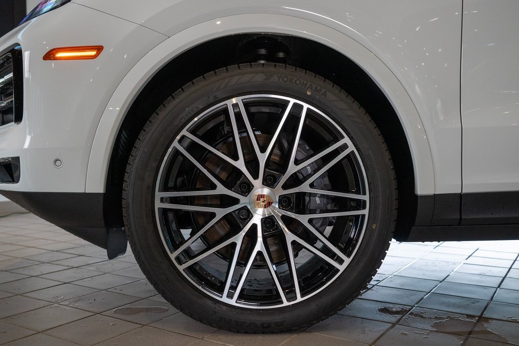 2025 Porsche Cayenne Coupe photo 8