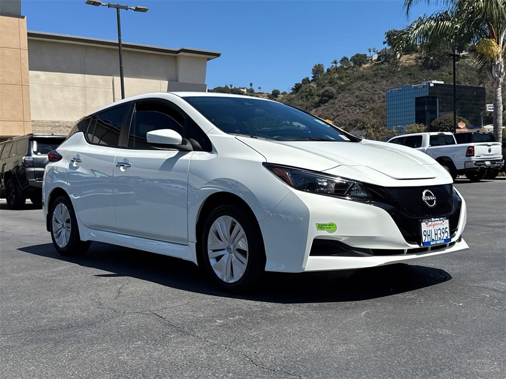 2023 Nissan Leaf S photo 3