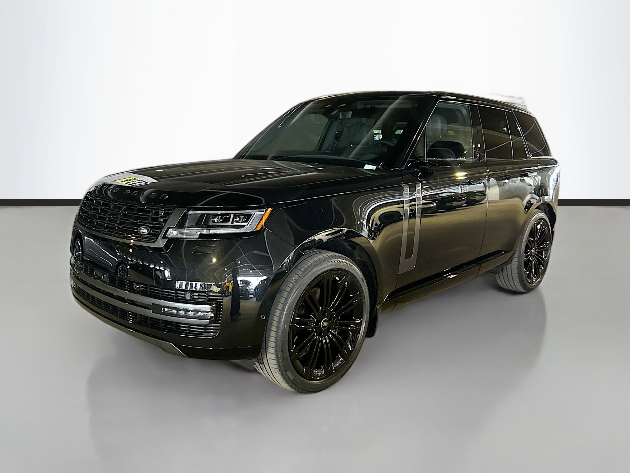 2025 Land Rover Range Rover SE's photo