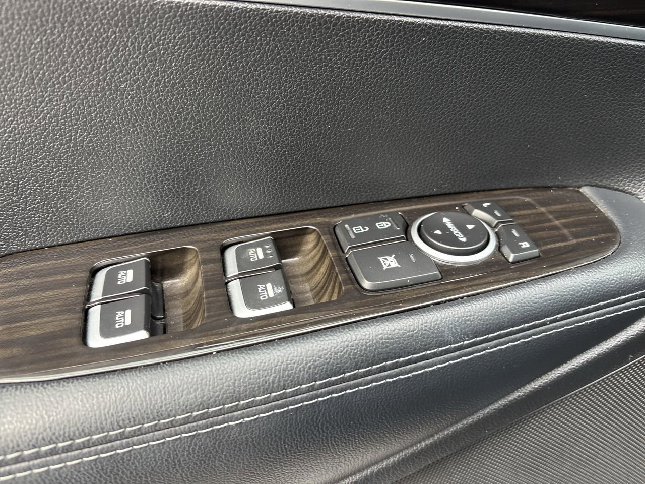 2020 Kia Sorento LX photo 12