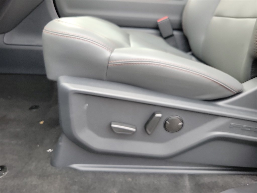 2025 Ford Expedition photo 12
