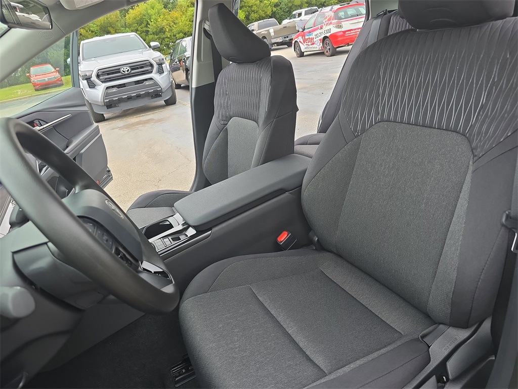 2025 Toyota Camry LE photo 13