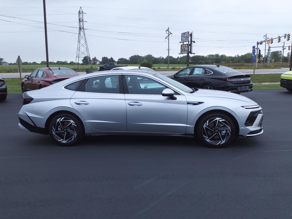 2024 Hyundai Sonata SEL photo 2