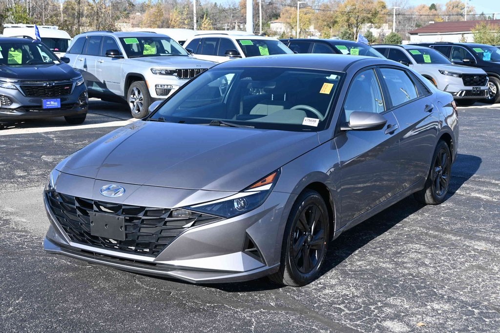 2021 Hyundai Elantra SEL photo 4