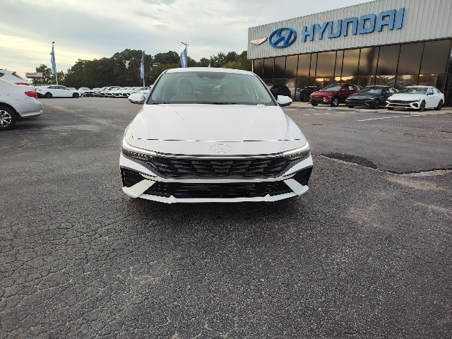 2025 Hyundai Elantra Limited photo 2