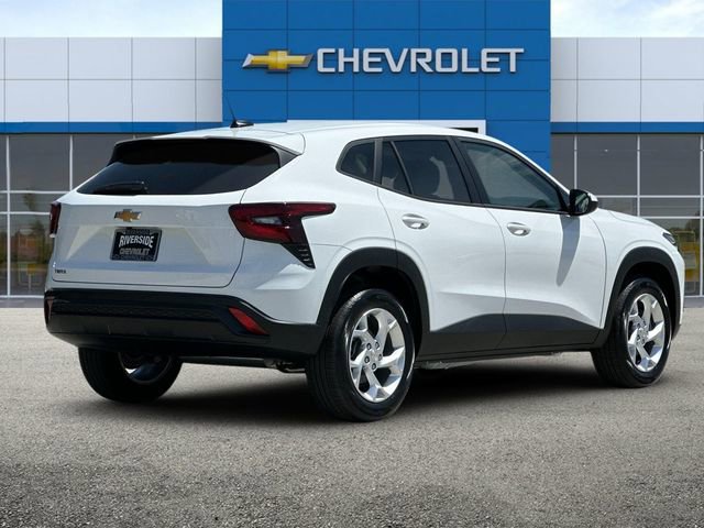 2026 Chevrolet Trax LS photo 3