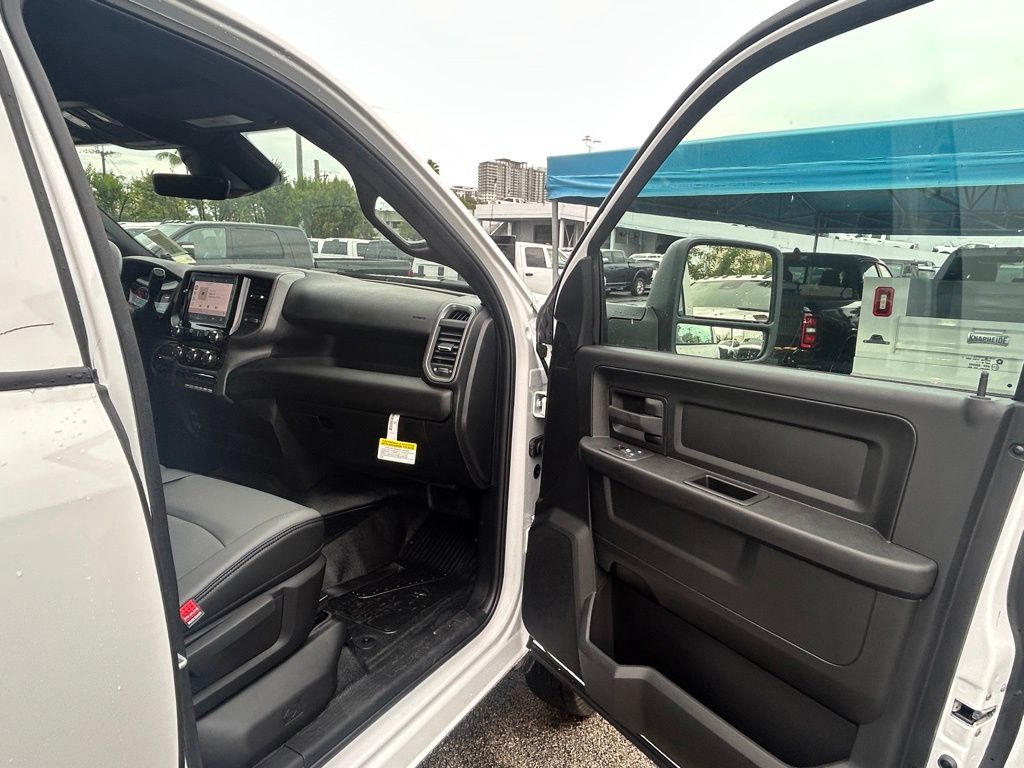 2025 Ram 3500 Tradesman photo 28