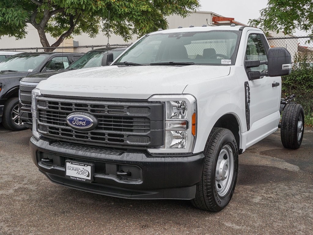 2025 Ford F-350 photo 3