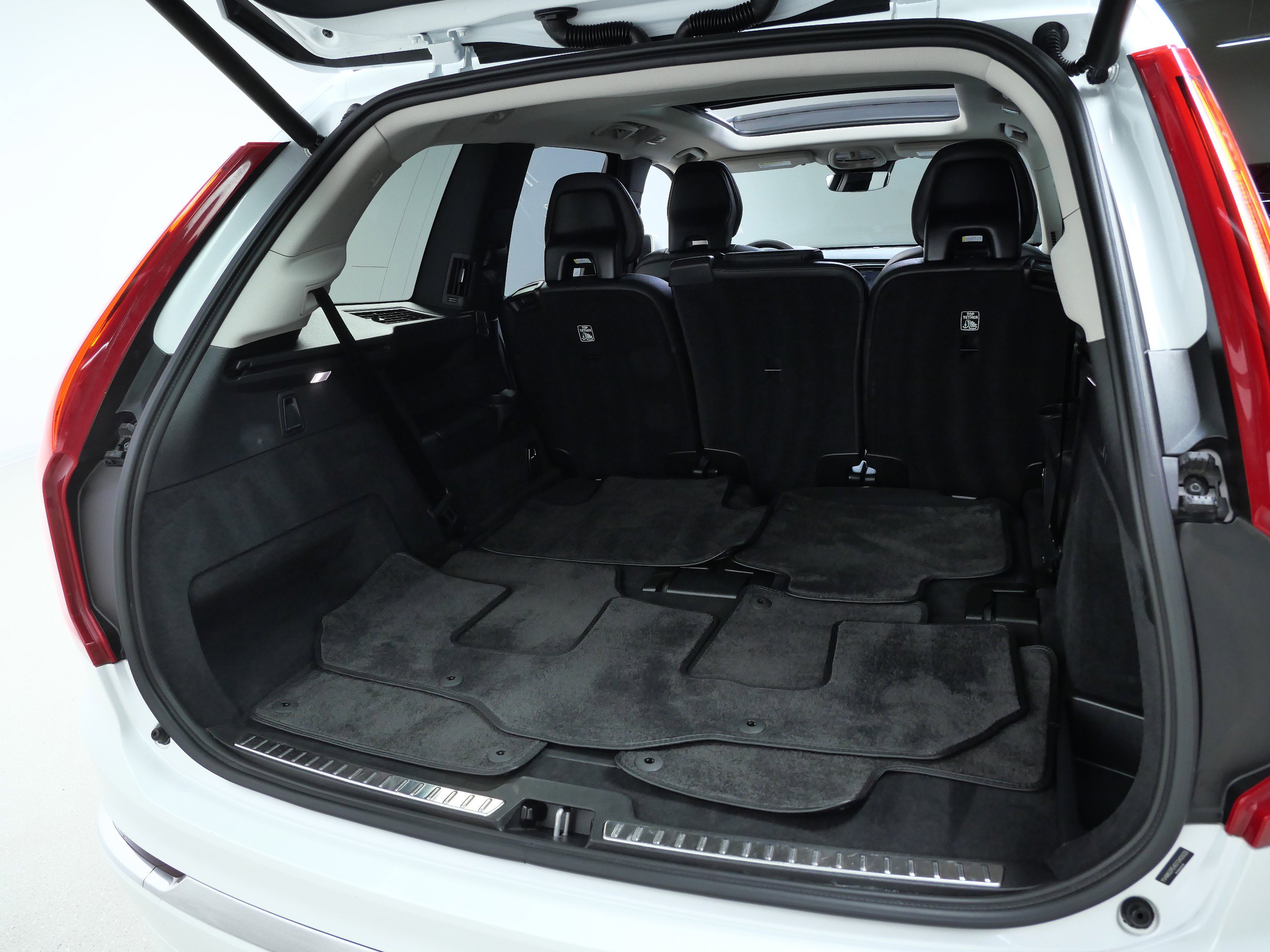 2025 Volvo XC90 Plus photo 6