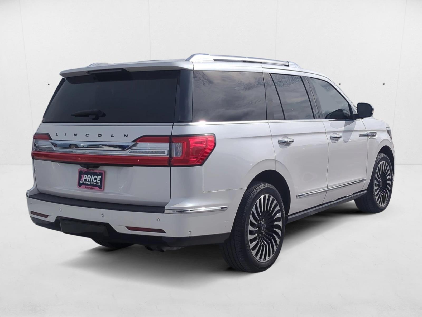 2018 Lincoln Navigator Black Label photo 3