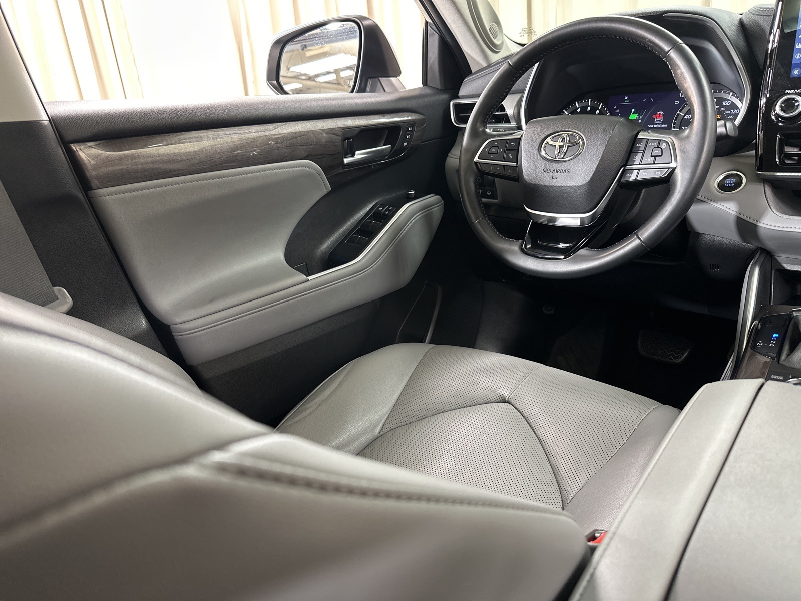 2021 Toyota Highlander Platinum photo 9