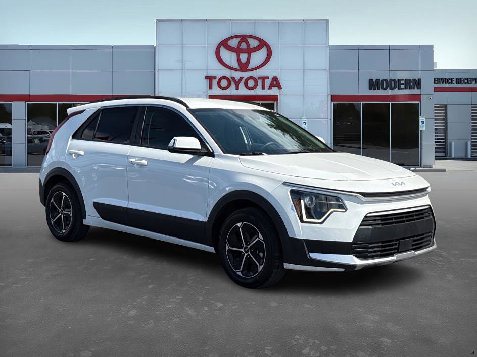 2023 Kia Niro EX photo 2