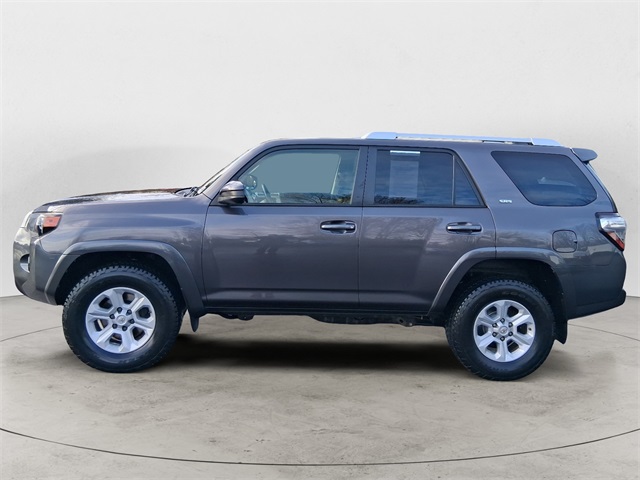 2016 Toyota 4Runner SR5 photo 2
