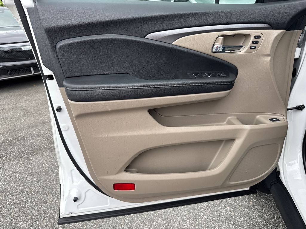 2023 Honda Ridgeline RTL photo 10