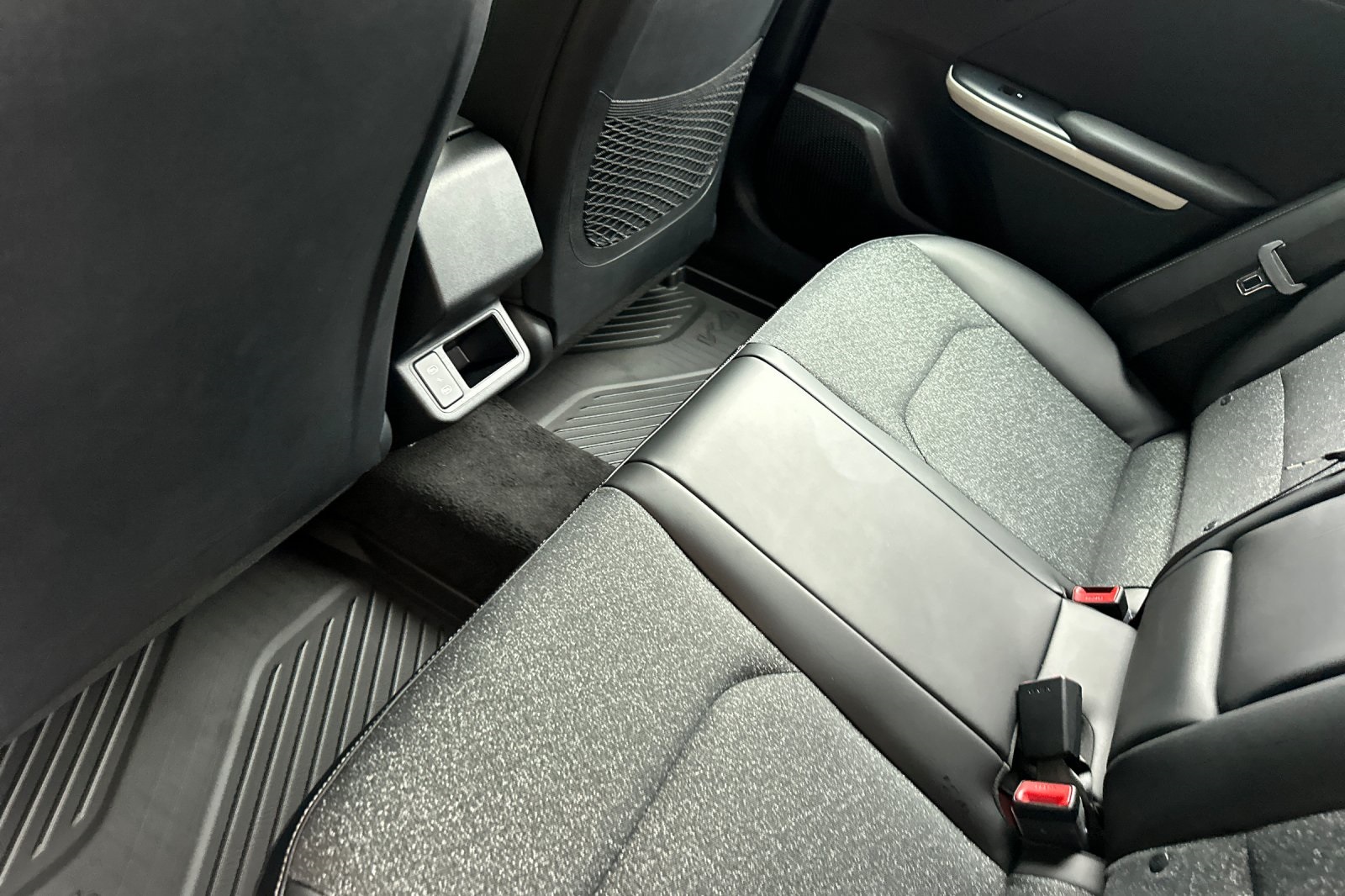 2025 Kia K4 GT-Line photo 8