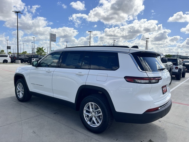 2025 Jeep Grand Cherokee Laredo X photo 4