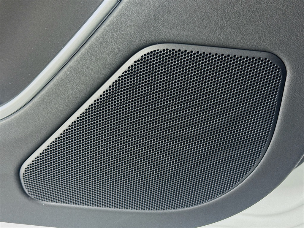2025 Land Rover Range Rover SE photo 14