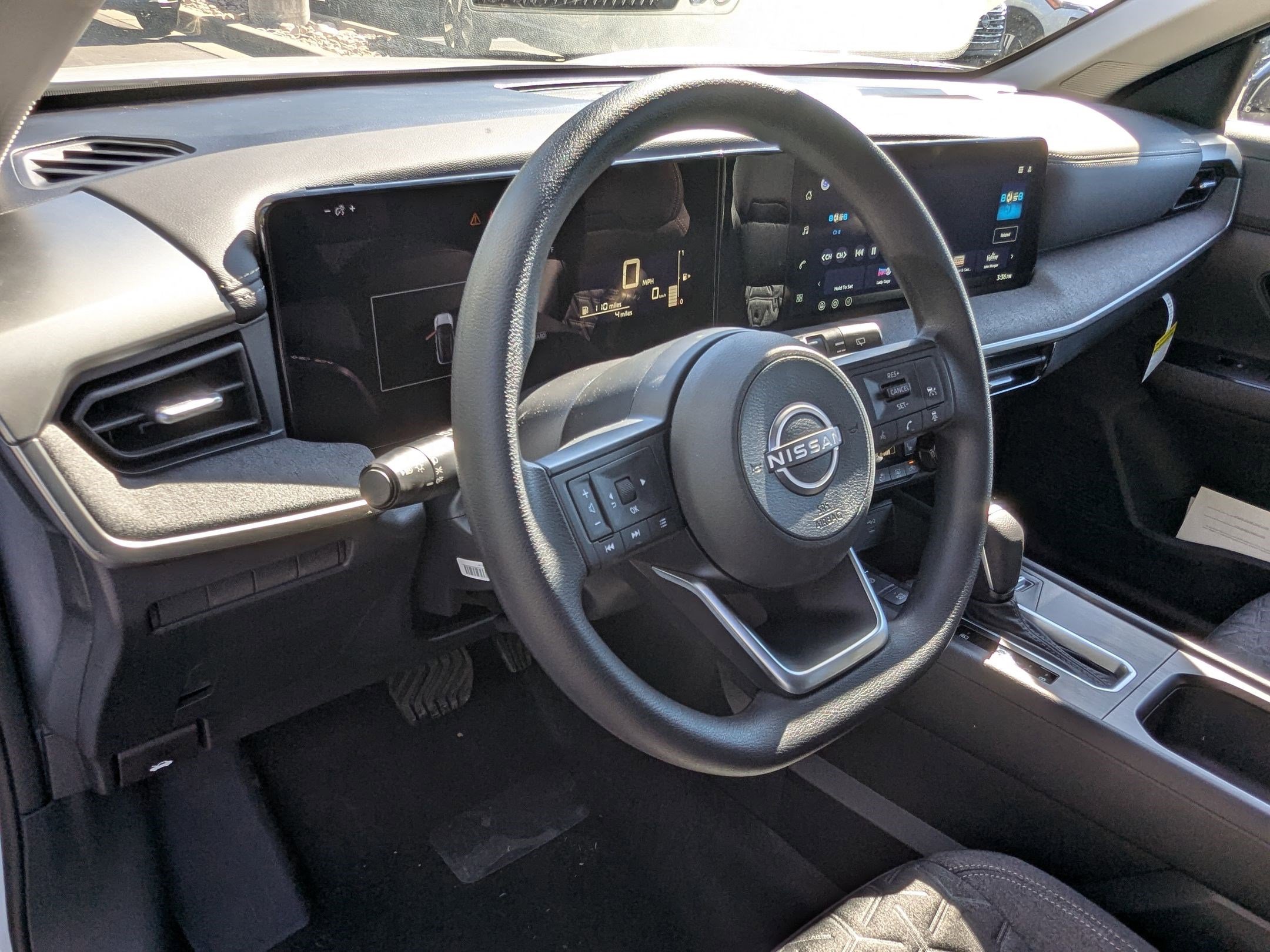 2026 Nissan Kicks SV photo 2