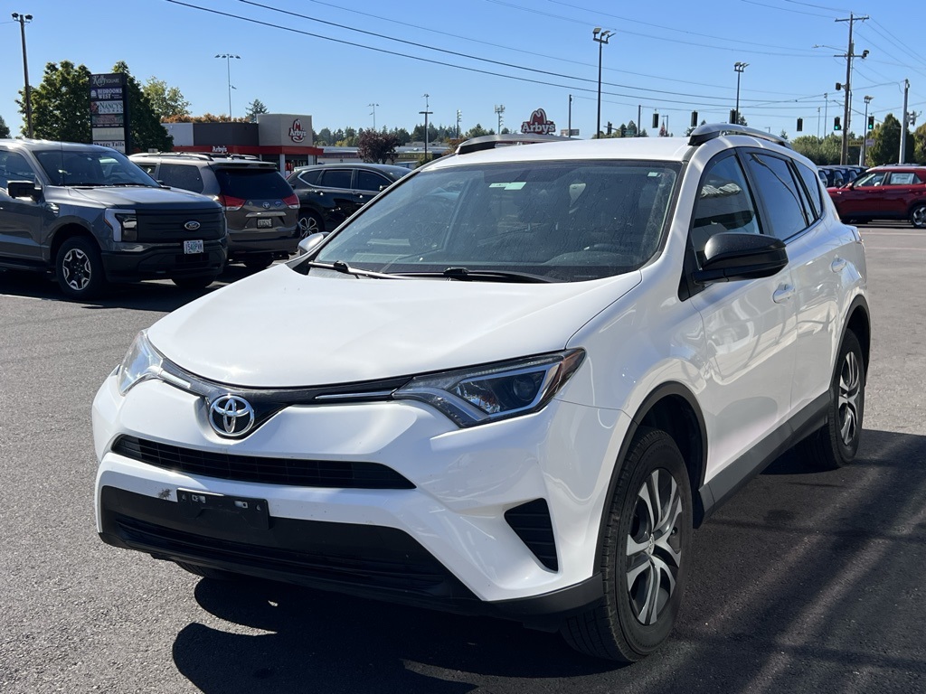 2016 Toyota RAV4 LE photo 2