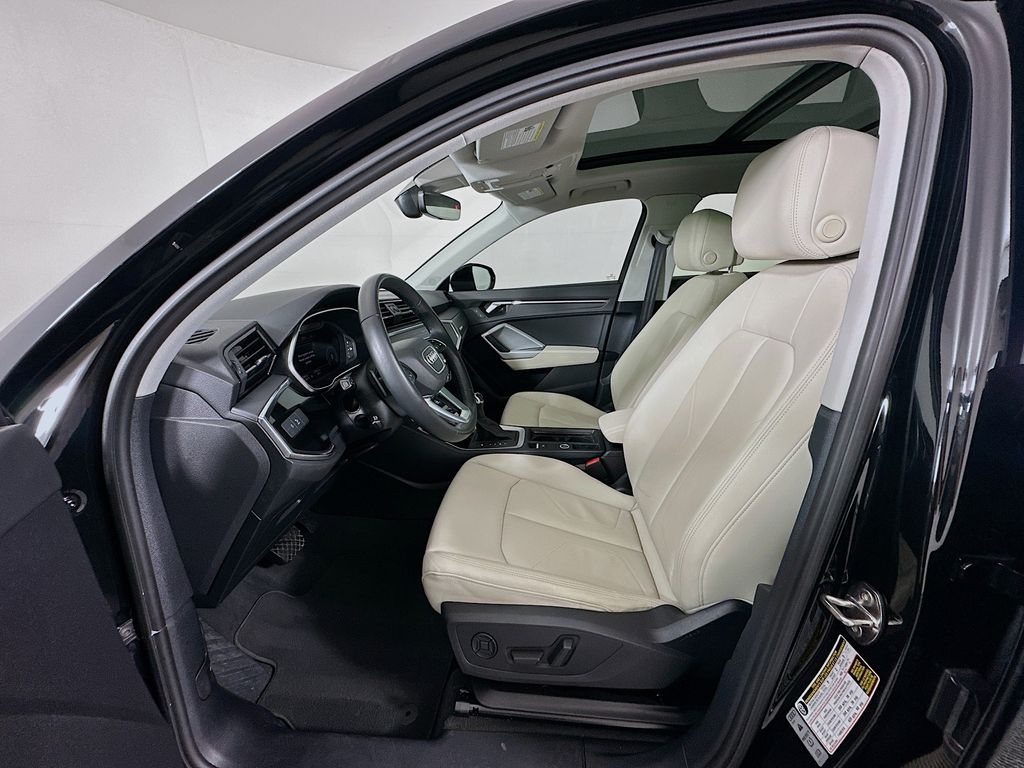 2022 Audi Q3 45 TFSI S line Premium photo 21