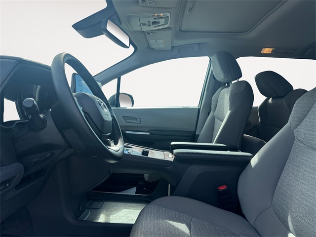 2023 Toyota Sienna LE photo 9