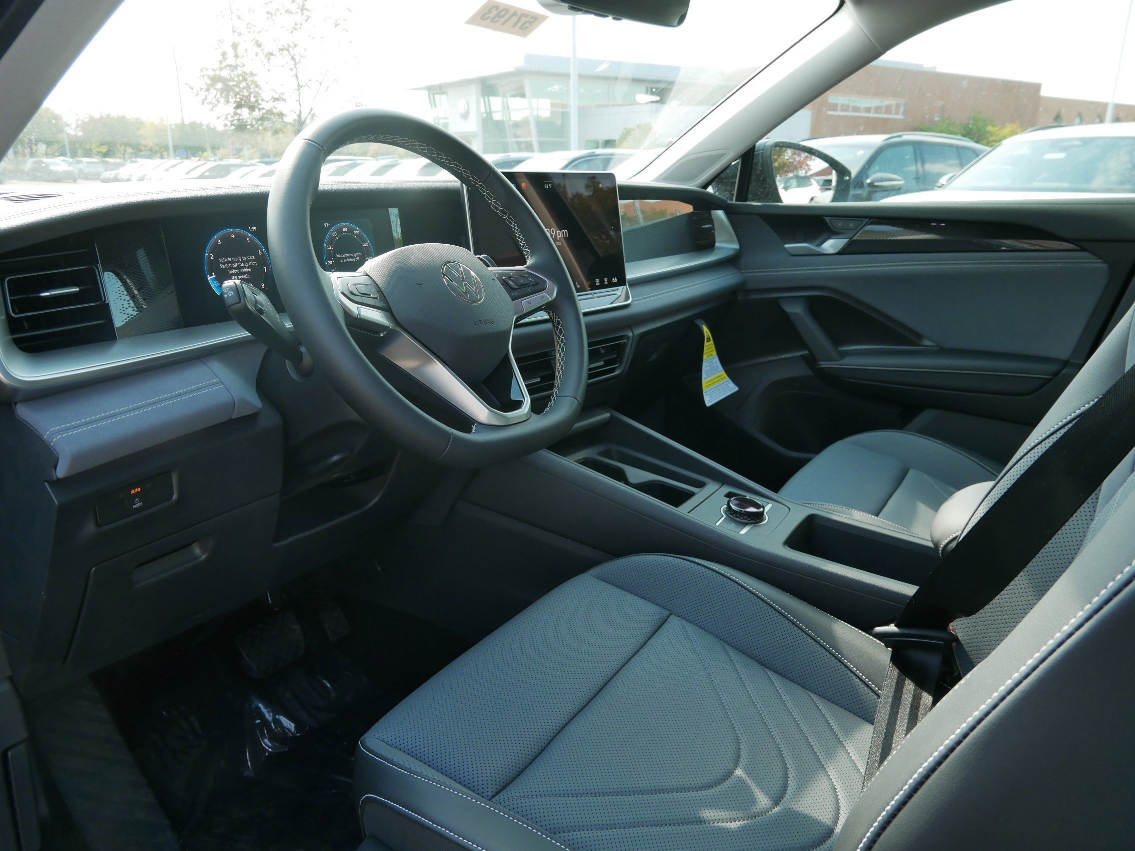 2025 Volkswagen Tiguan SE photo 2