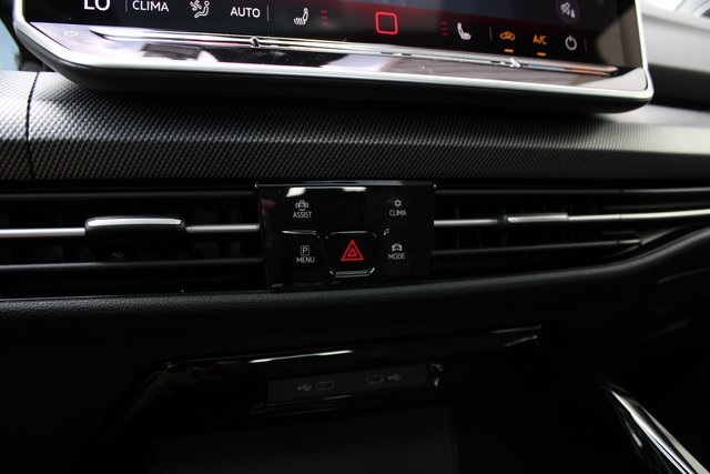 2025 Volkswagen Golf GTI SE photo 4