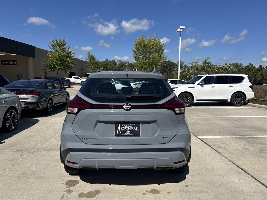 2023 Nissan Kicks SR photo 3