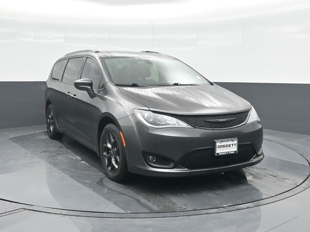 2019 Chrysler Pacifica Touring L photo 4
