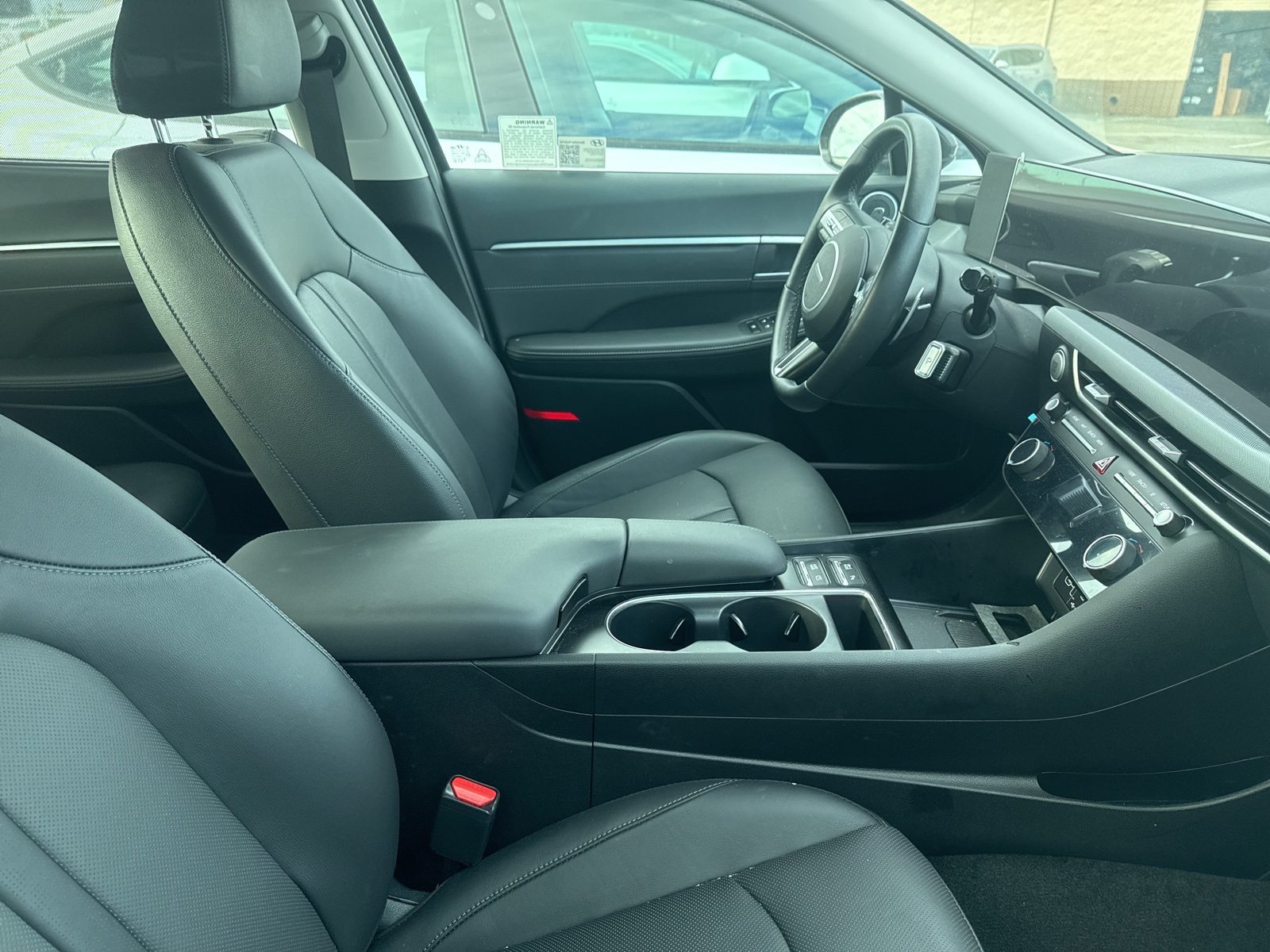 2025 Hyundai Sonata Hybrid Limited photo 4