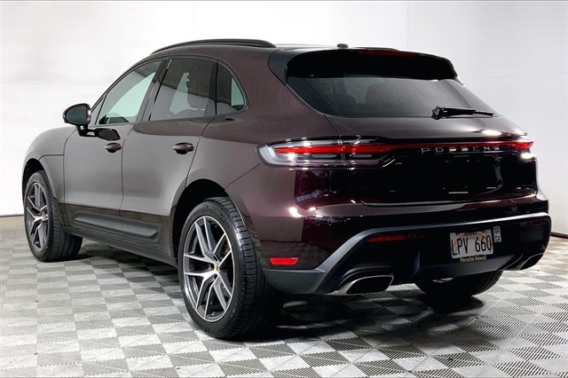 2024 Porsche Macan T photo 2