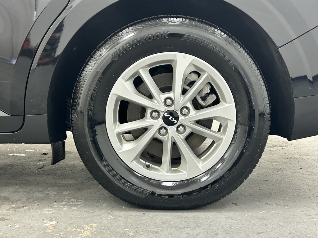 2024 Kia Carnival LX photo 22
