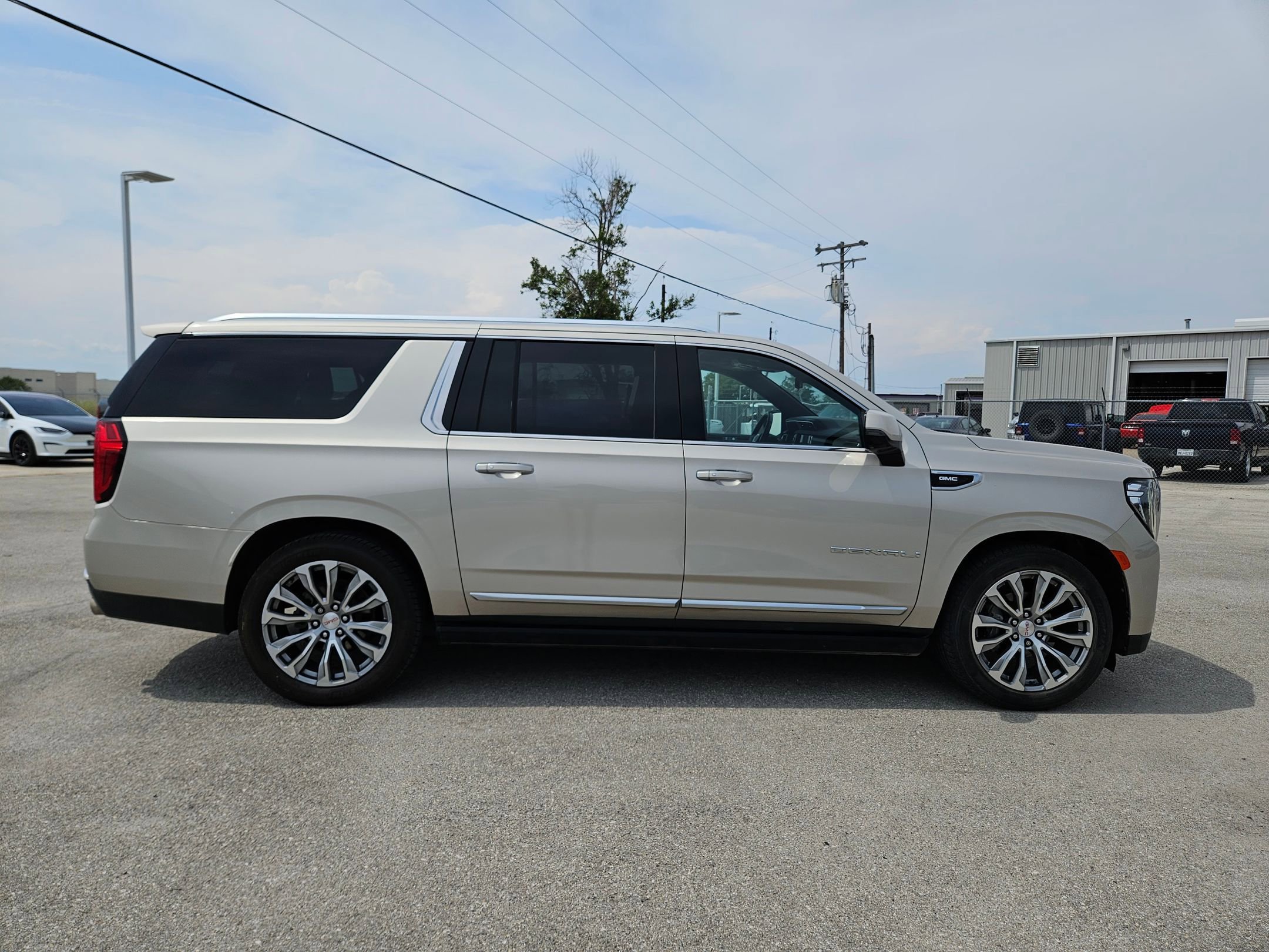 2021 Gmc Yukon XL Denali photo 2